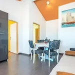 With Parking Space - Lozice, - 19099 Apartman *