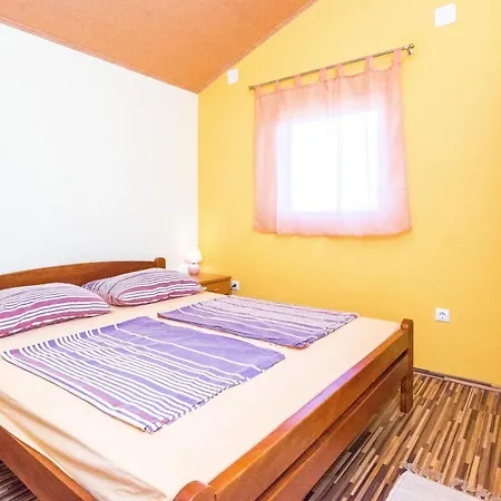 With Parking Space - Lozice, - 19099 דירה