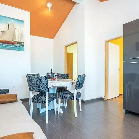 Apartament With Parking Space - Lozice, - 19099