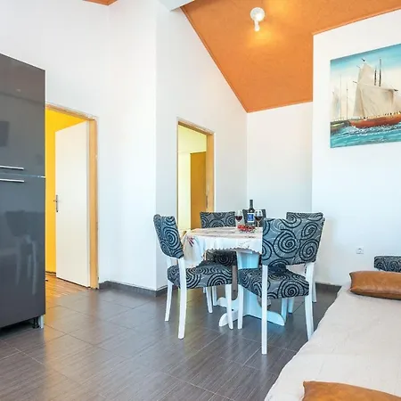 With A Parking Space - Lozice, - 19099 Apartment *