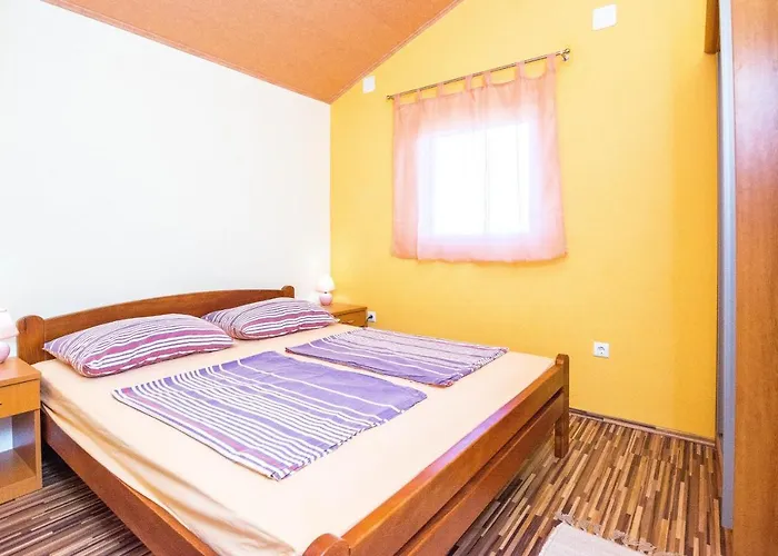 With Parking Space - Lozice, - 19099 דירה