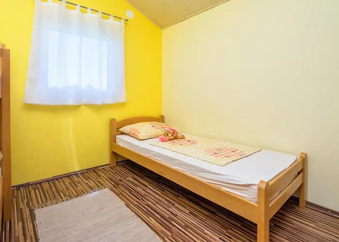 With Parking Space - Lozice, - 19099 דירה