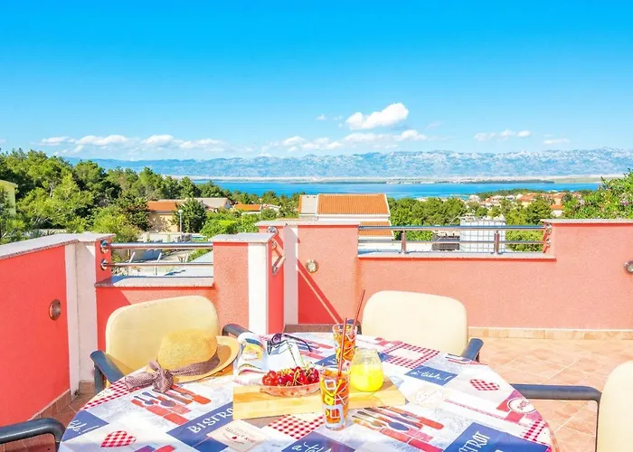 דירה With Parking Space - Lozice, - 19099 ויר