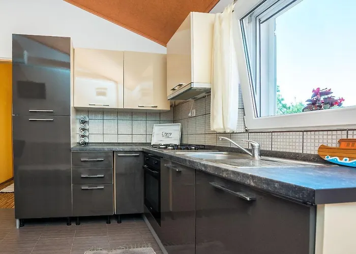 With Parking Space - Lozice, - 19099 דירה ויר